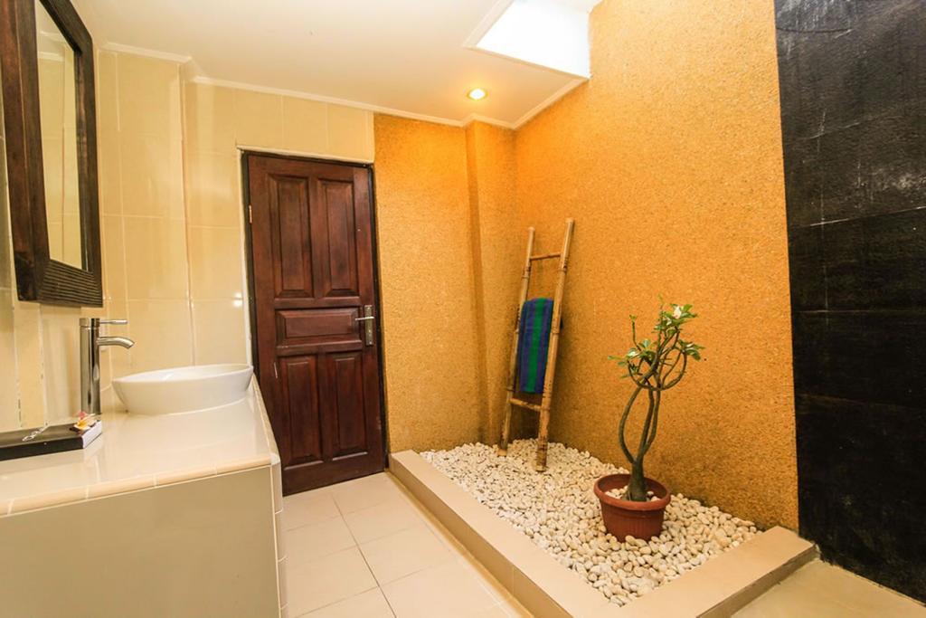 Radiant Jepun Villa Legian Værelse billede